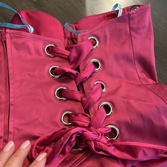 Beautiful Marciano dress that looks super hot! - Picture 3 of 4